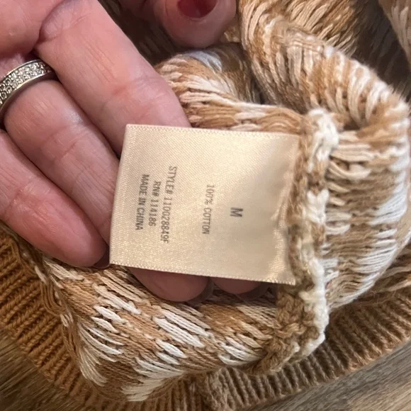 Francesca’s 
Medium
Crop Short Sleeve 
Tie front sweater
Tan/white
Herringbone - Picture 5 of 7